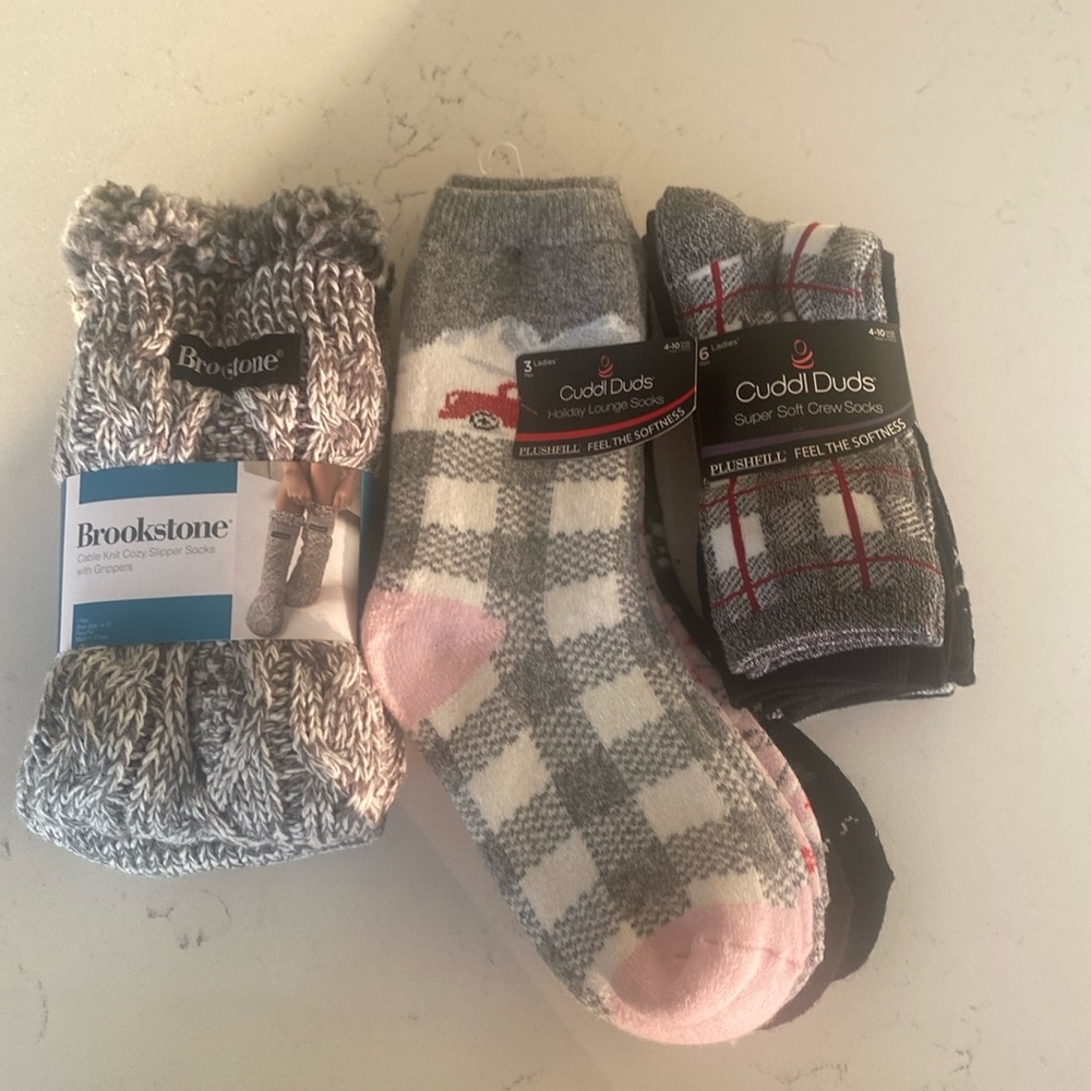 Women’s Socks/Slippers
